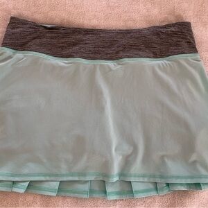 Lulu Lemon - Pace Setter Skort  size 4. Sea foam green